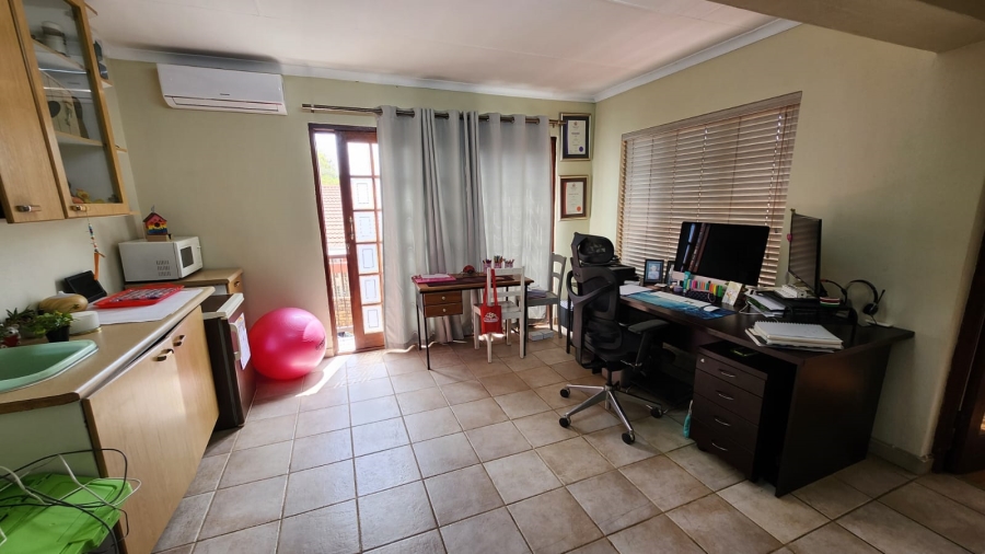 4 Bedroom Property for Sale in Eldoraigne Gauteng