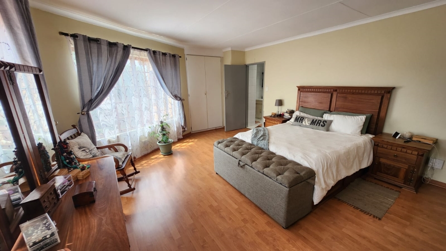 4 Bedroom Property for Sale in Eldoraigne Gauteng