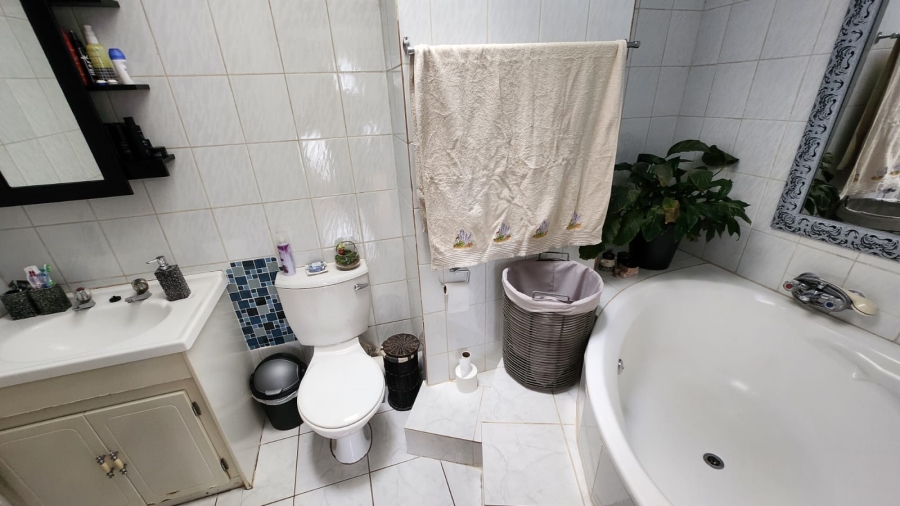 4 Bedroom Property for Sale in Eldoraigne Gauteng