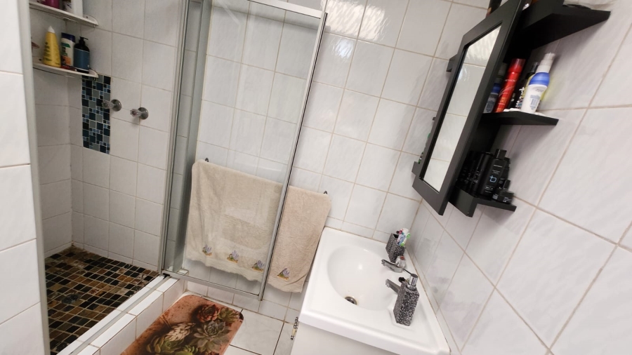 4 Bedroom Property for Sale in Eldoraigne Gauteng