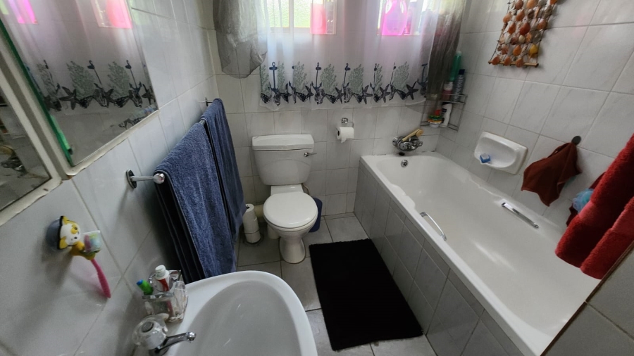 4 Bedroom Property for Sale in Eldoraigne Gauteng