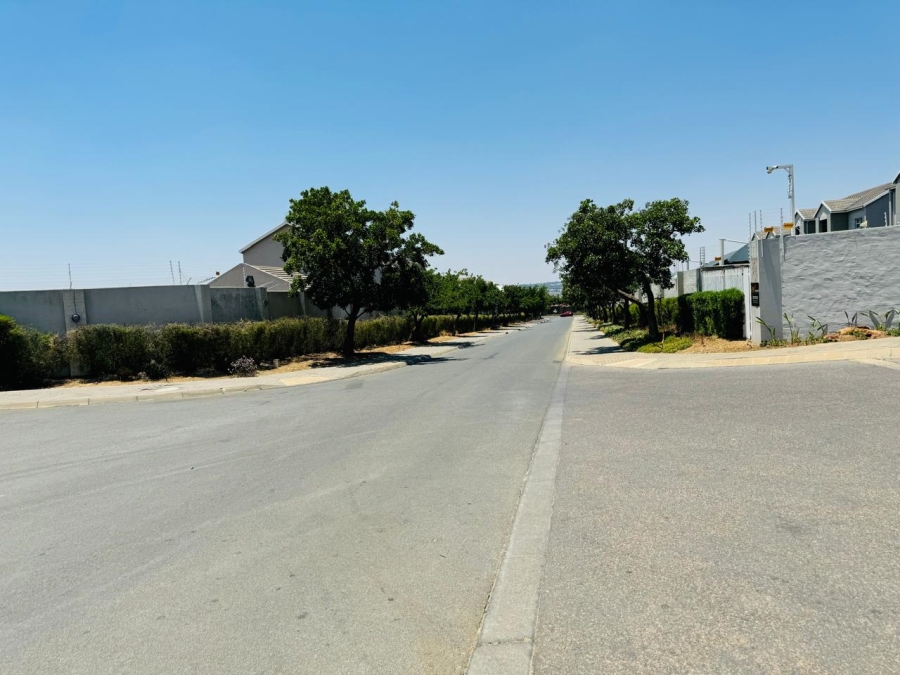 2 Bedroom Property for Sale in Blue Hills Gauteng