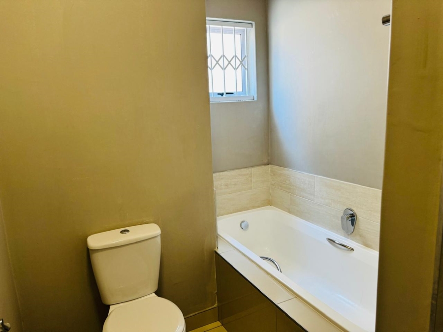 2 Bedroom Property for Sale in Blue Hills Gauteng