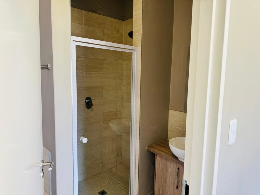 2 Bedroom Property for Sale in Blue Hills Gauteng