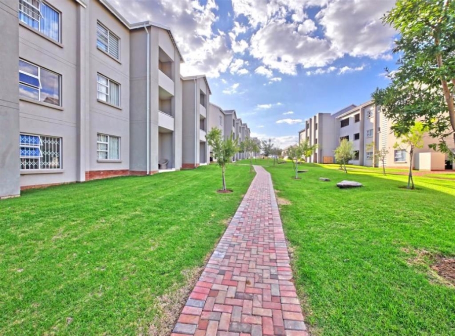 2 Bedroom Property for Sale in Blue Hills Gauteng