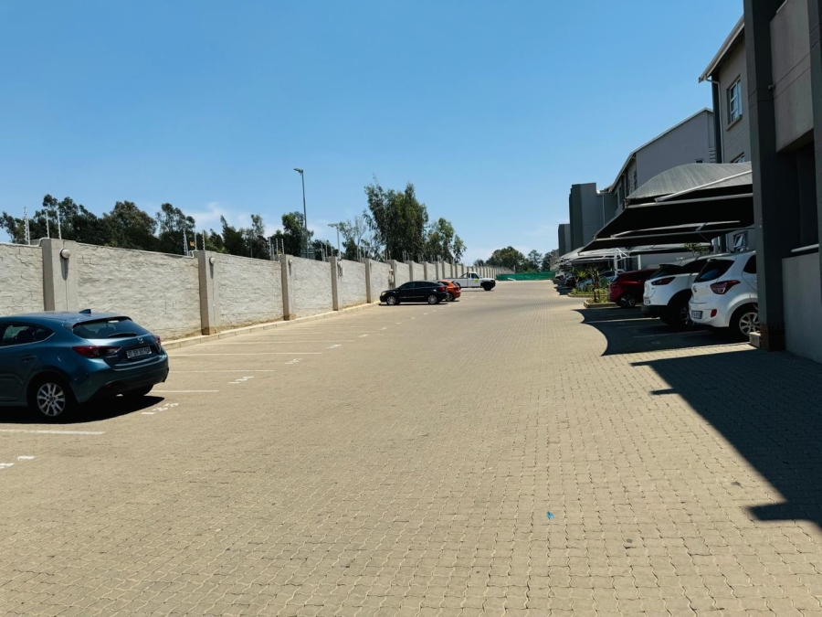 2 Bedroom Property for Sale in Blue Hills Gauteng