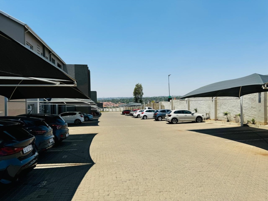 2 Bedroom Property for Sale in Blue Hills Gauteng