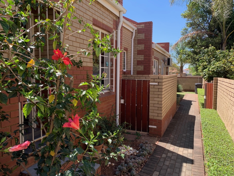 2 Bedroom Property for Sale in Moreleta Park Gauteng