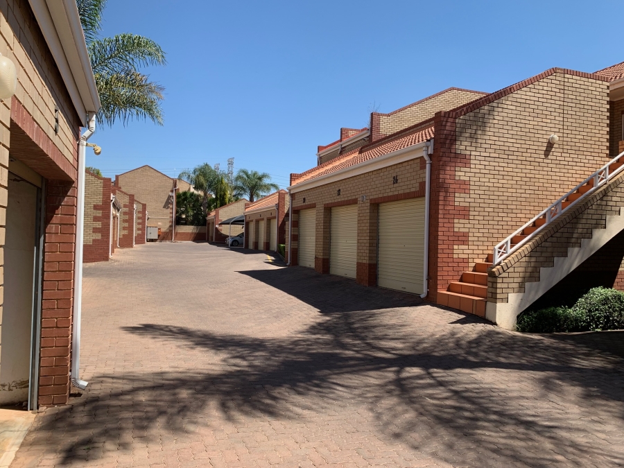 2 Bedroom Property for Sale in Moreleta Park Gauteng