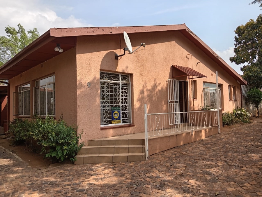 4 Bedroom Property for Sale in Witpoortjie Gauteng