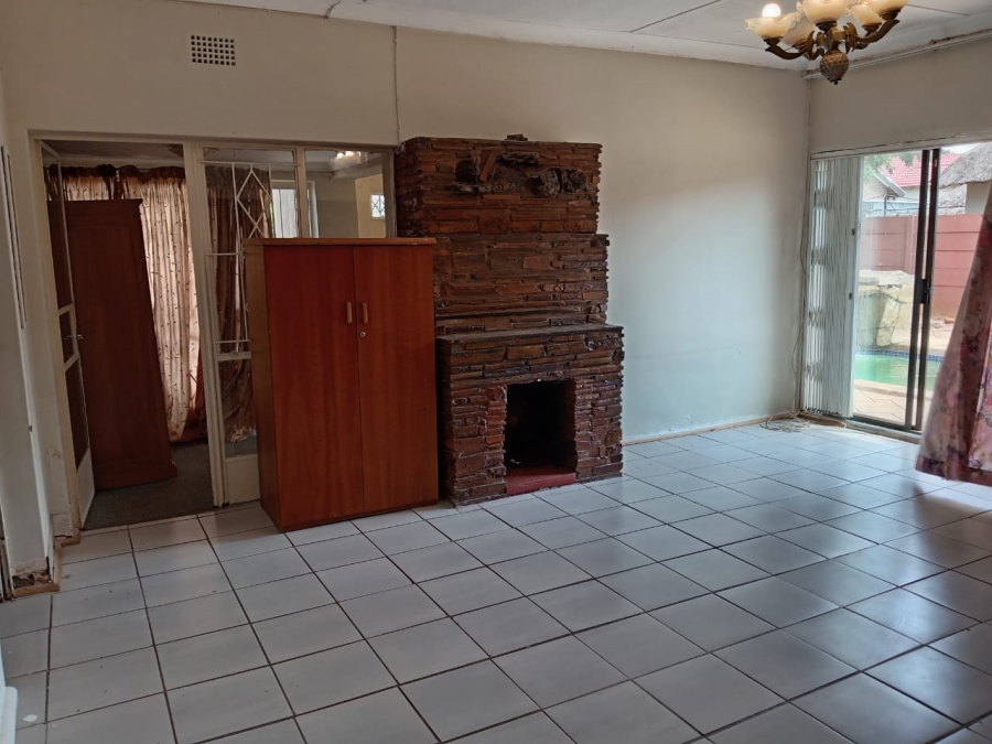 4 Bedroom Property for Sale in Witpoortjie Gauteng
