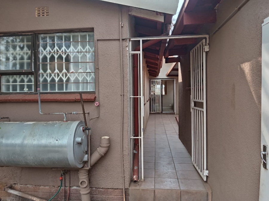 4 Bedroom Property for Sale in Witpoortjie Gauteng