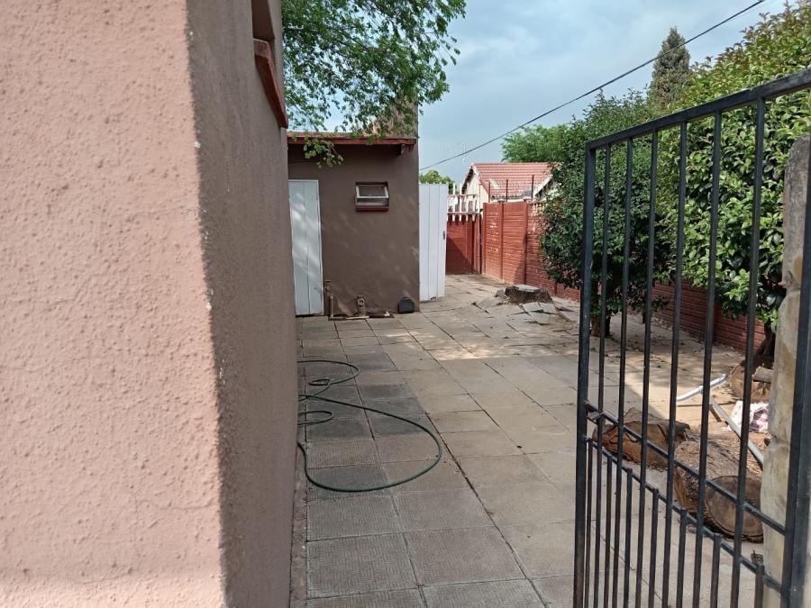 4 Bedroom Property for Sale in Witpoortjie Gauteng