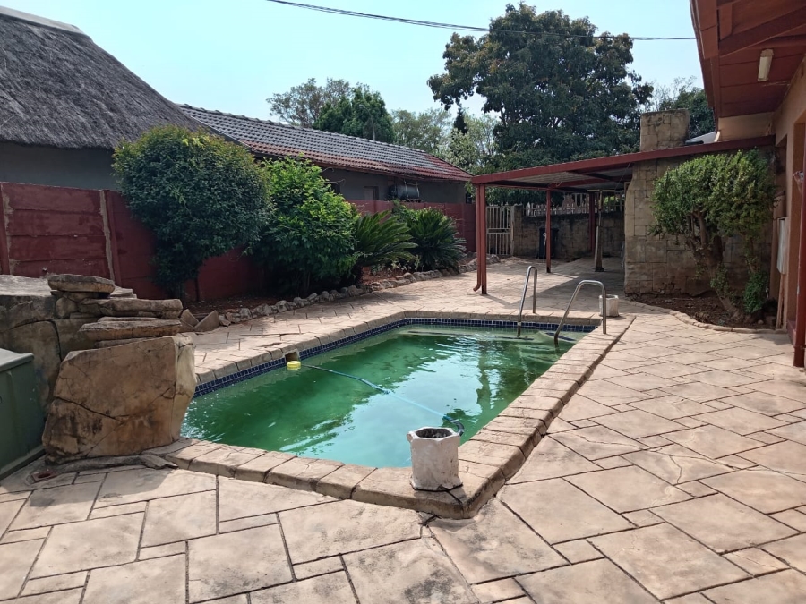 4 Bedroom Property for Sale in Witpoortjie Gauteng