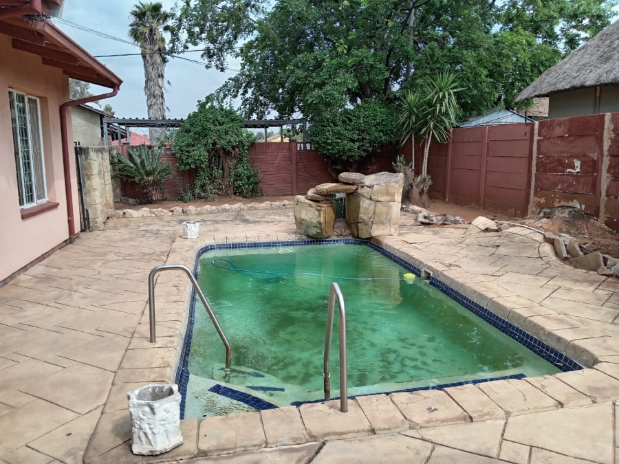 4 Bedroom Property for Sale in Witpoortjie Gauteng