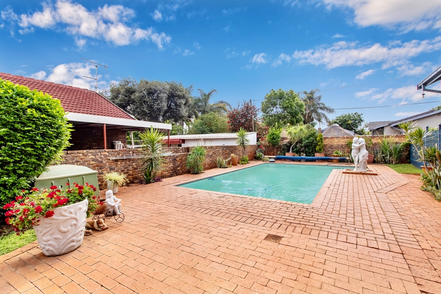 4 Bedroom Property for Sale in Theresa Park Gauteng