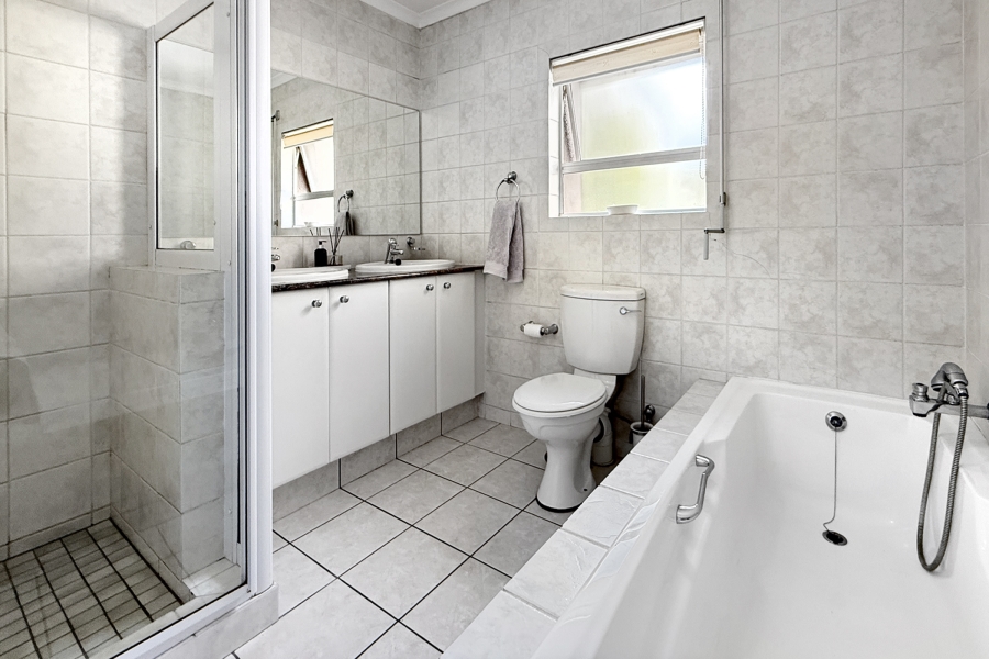 3 Bedroom Property for Sale in River Club Gauteng