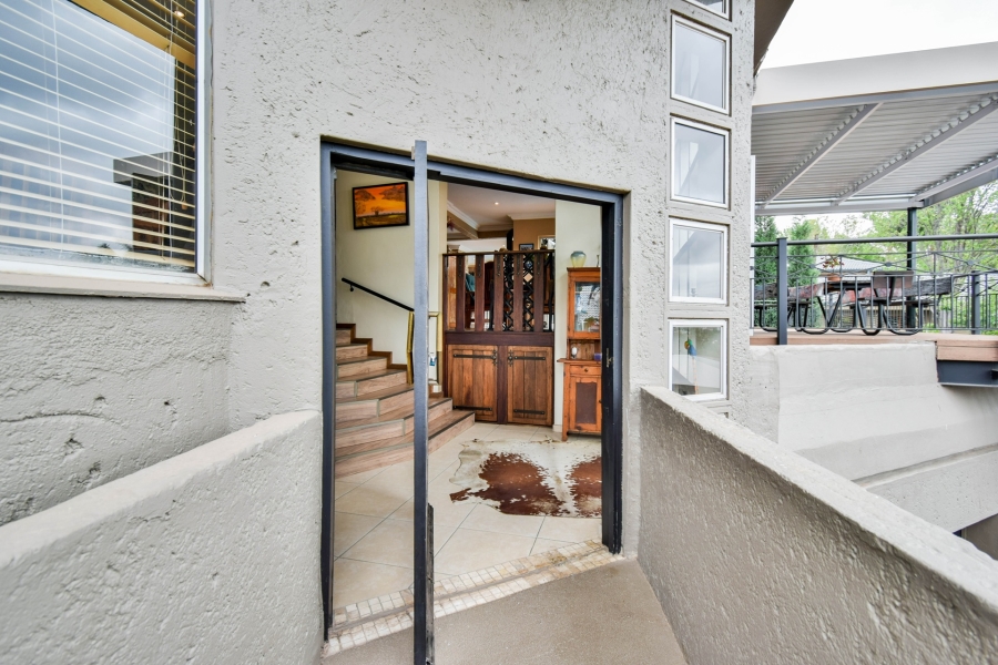5 Bedroom Property for Sale in Waterkloof Ridge Gauteng
