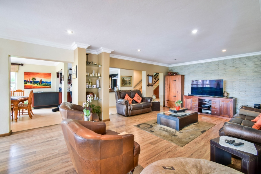 5 Bedroom Property for Sale in Waterkloof Ridge Gauteng