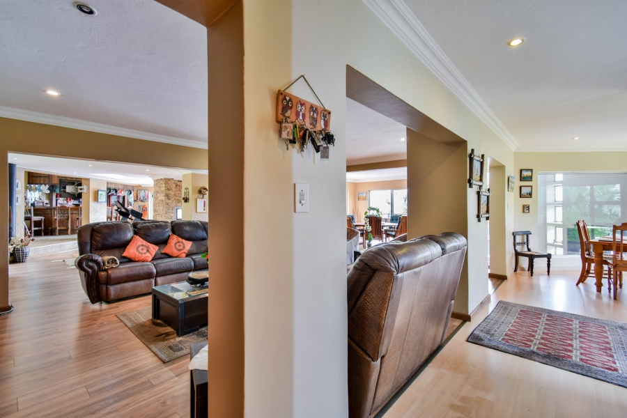 5 Bedroom Property for Sale in Waterkloof Ridge Gauteng