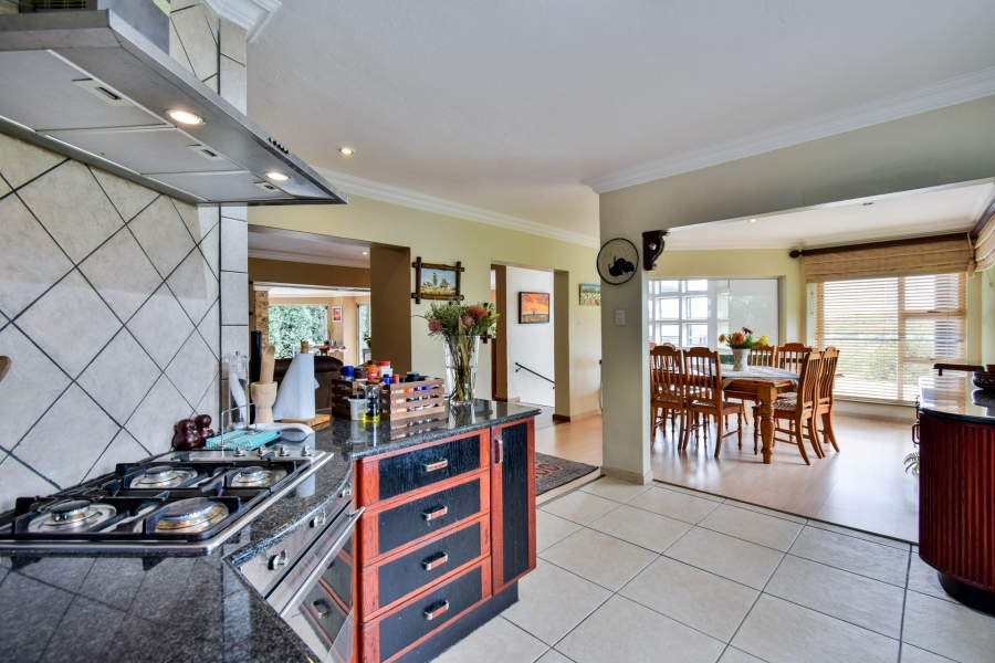 5 Bedroom Property for Sale in Waterkloof Ridge Gauteng