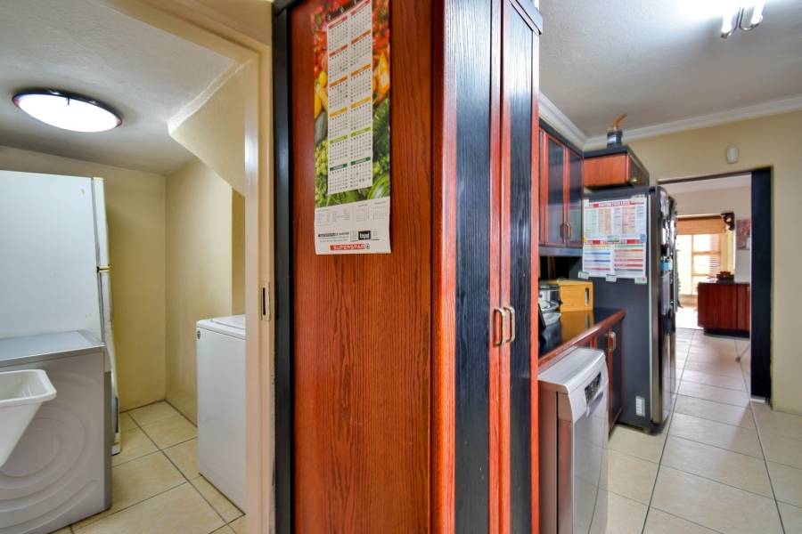 5 Bedroom Property for Sale in Waterkloof Ridge Gauteng