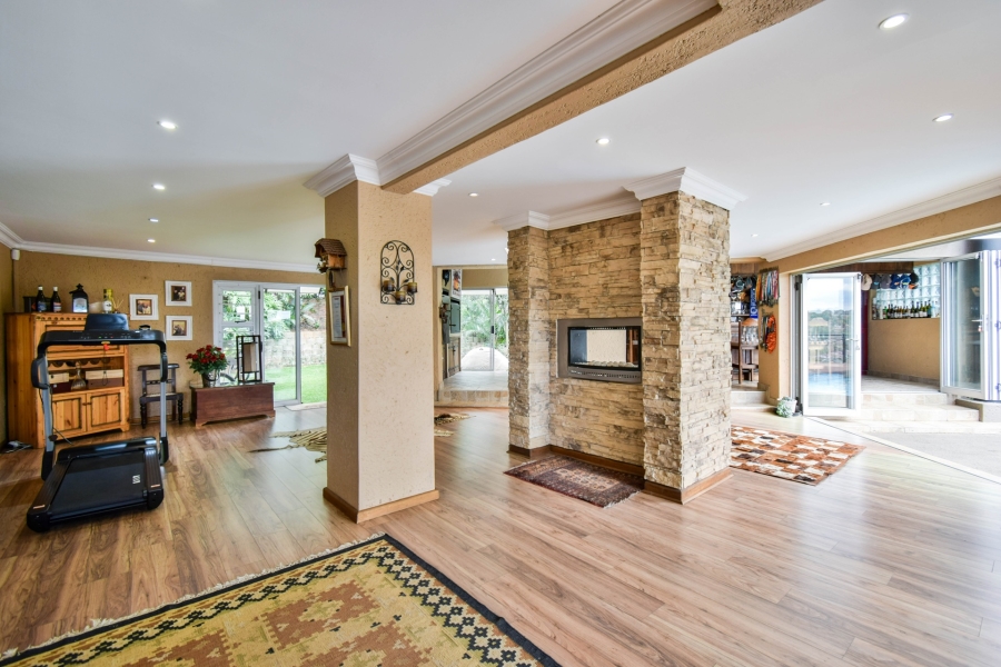 5 Bedroom Property for Sale in Waterkloof Ridge Gauteng