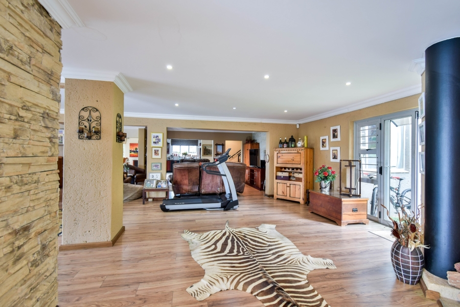 5 Bedroom Property for Sale in Waterkloof Ridge Gauteng