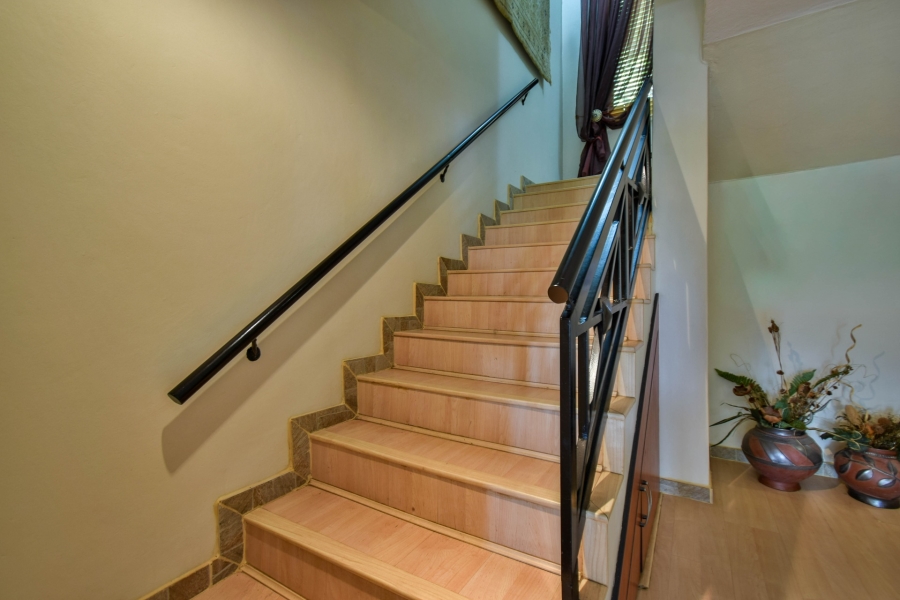 5 Bedroom Property for Sale in Waterkloof Ridge Gauteng