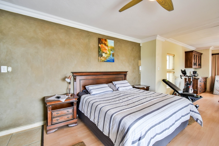 5 Bedroom Property for Sale in Waterkloof Ridge Gauteng