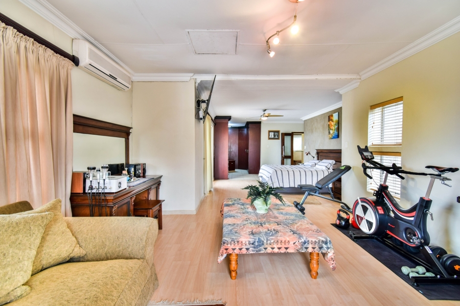 5 Bedroom Property for Sale in Waterkloof Ridge Gauteng
