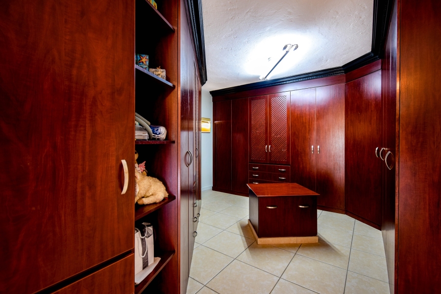 5 Bedroom Property for Sale in Waterkloof Ridge Gauteng