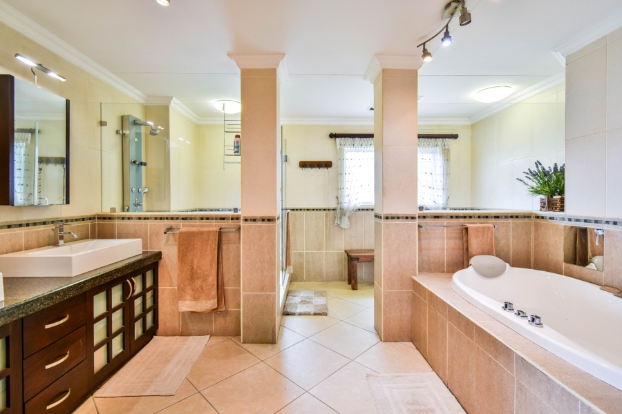 5 Bedroom Property for Sale in Waterkloof Ridge Gauteng