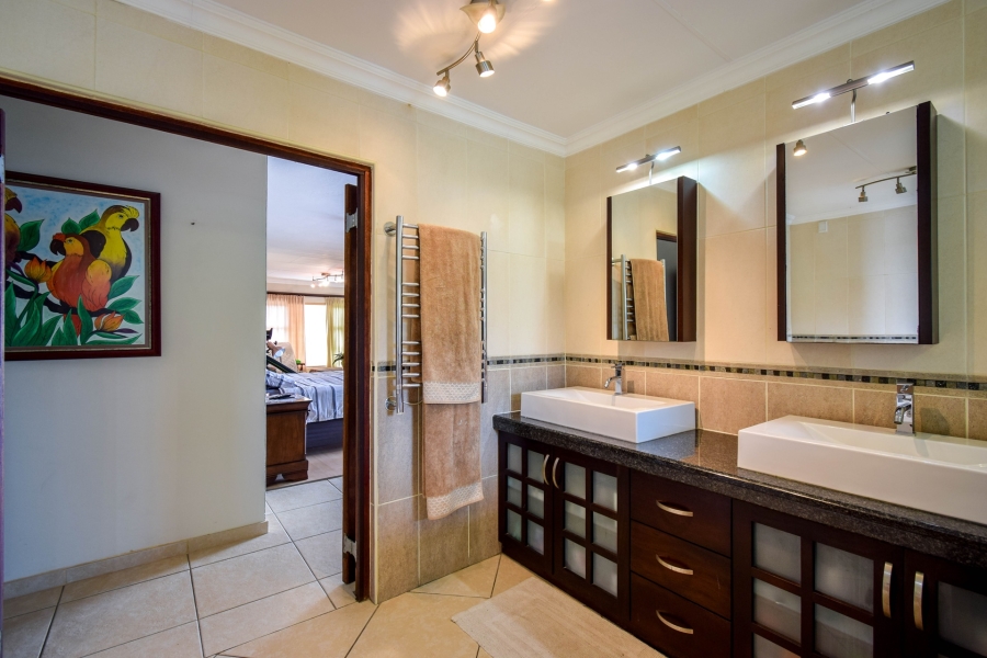 5 Bedroom Property for Sale in Waterkloof Ridge Gauteng