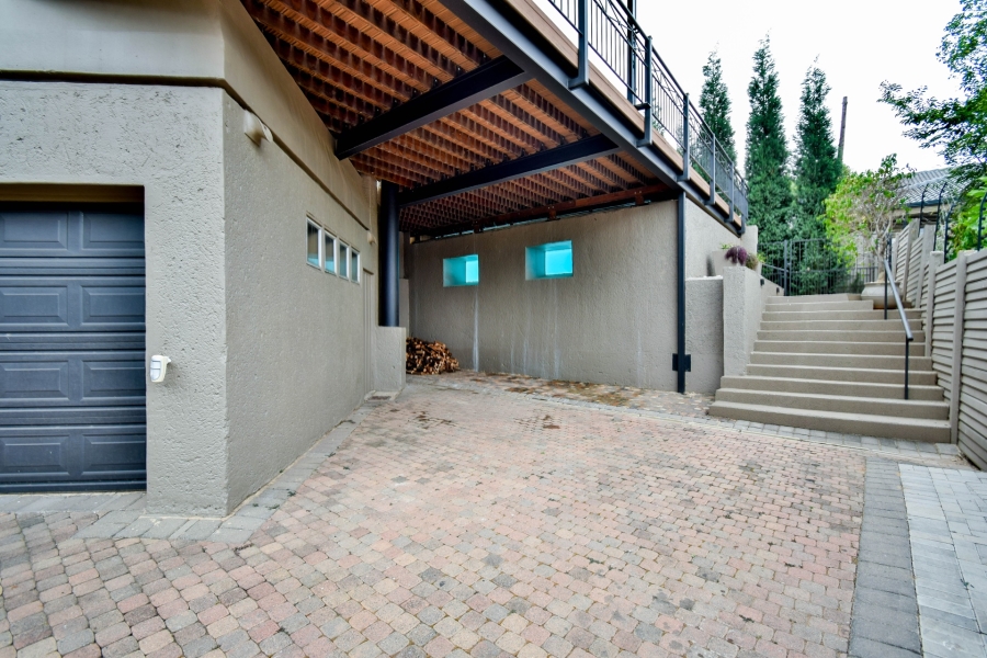 5 Bedroom Property for Sale in Waterkloof Ridge Gauteng