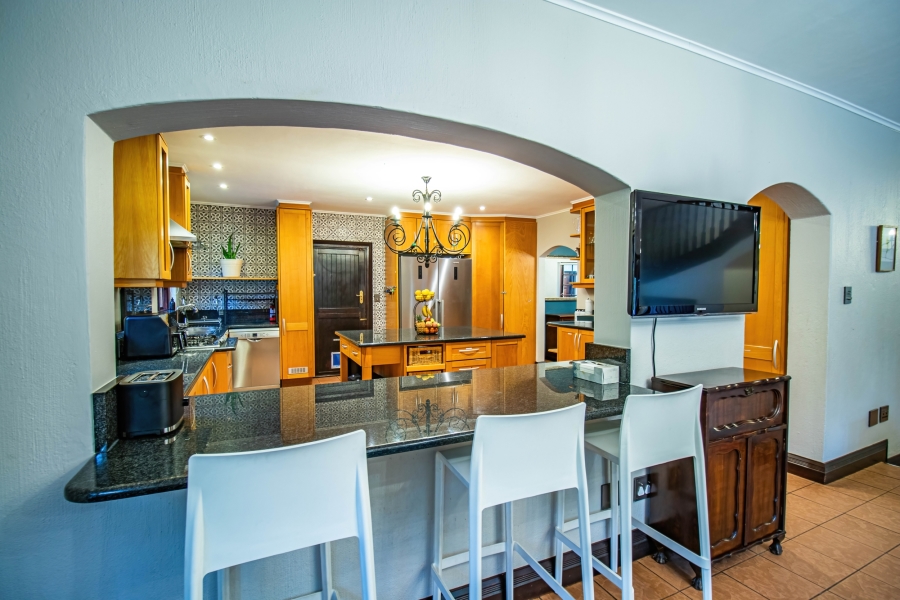 5 Bedroom Property for Sale in Hurlingham Gauteng