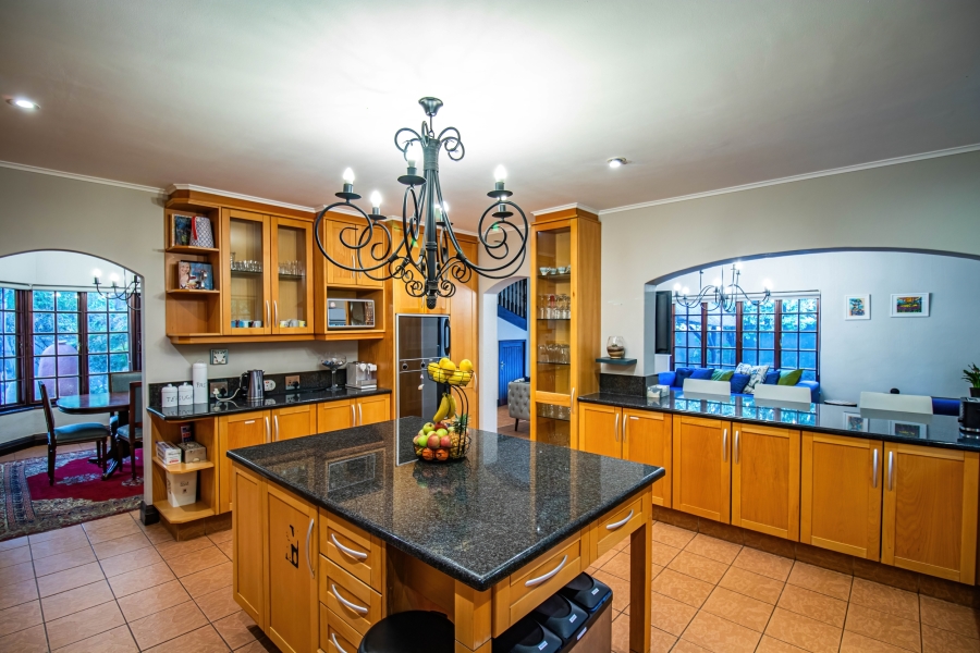 5 Bedroom Property for Sale in Hurlingham Gauteng