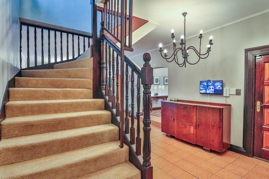 5 Bedroom Property for Sale in Hurlingham Gauteng
