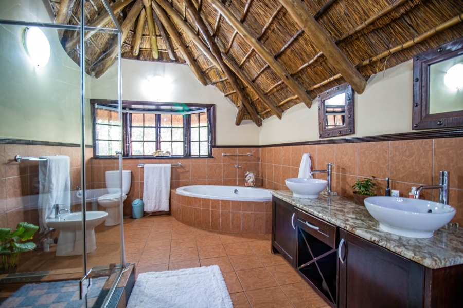 5 Bedroom Property for Sale in Hurlingham Gauteng