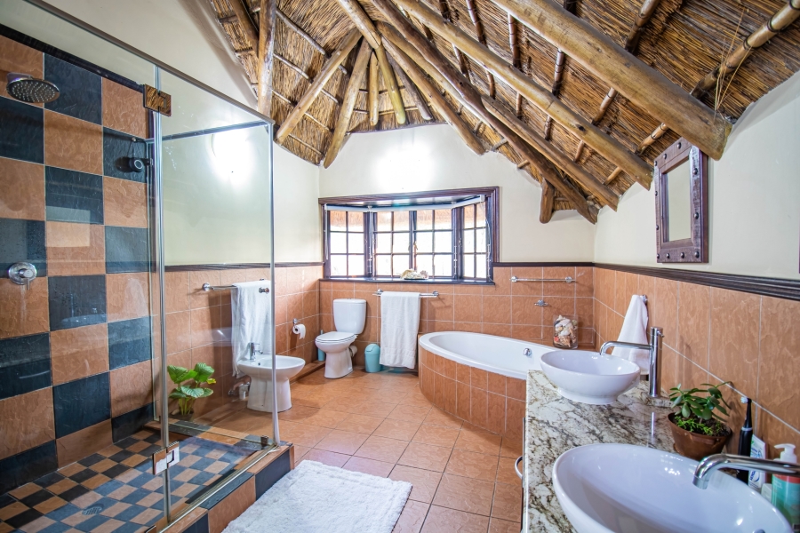 5 Bedroom Property for Sale in Hurlingham Gauteng
