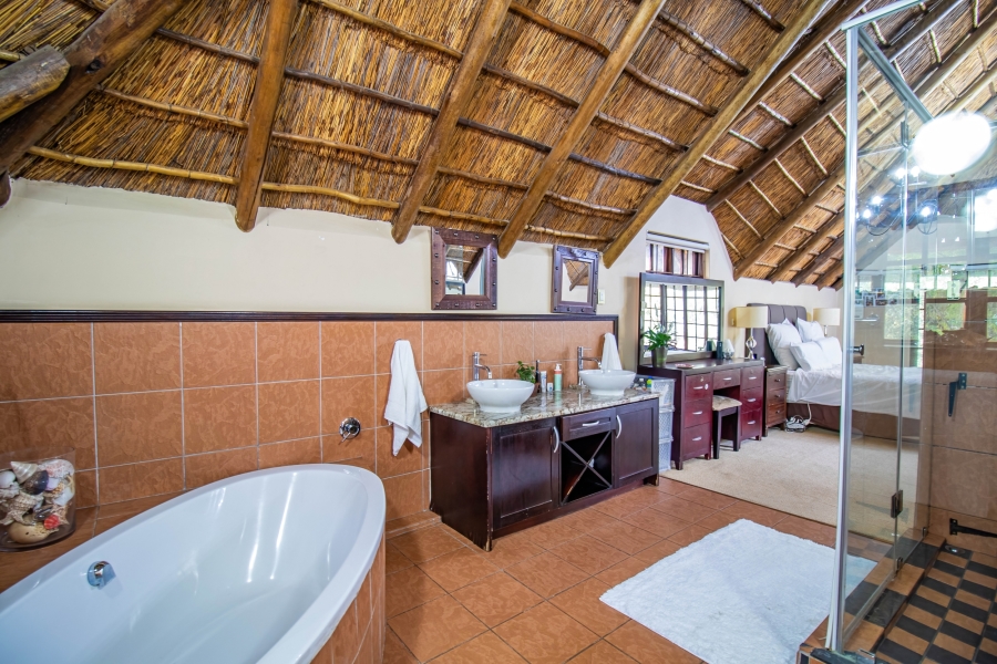 5 Bedroom Property for Sale in Hurlingham Gauteng