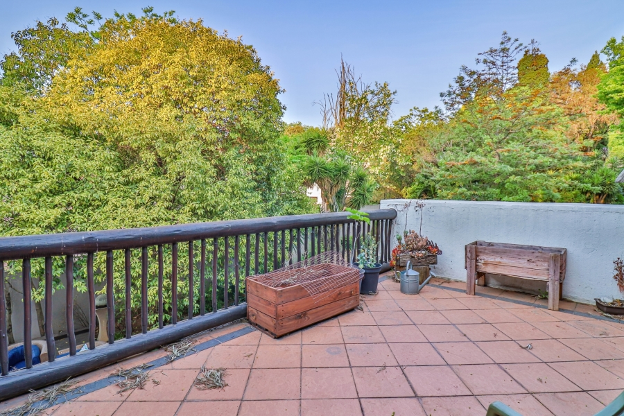 5 Bedroom Property for Sale in Hurlingham Gauteng
