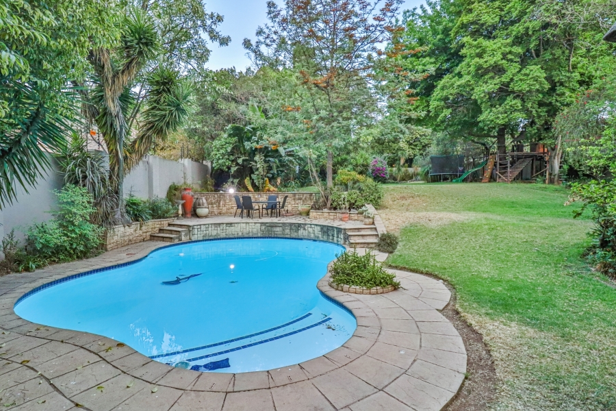 5 Bedroom Property for Sale in Hurlingham Gauteng