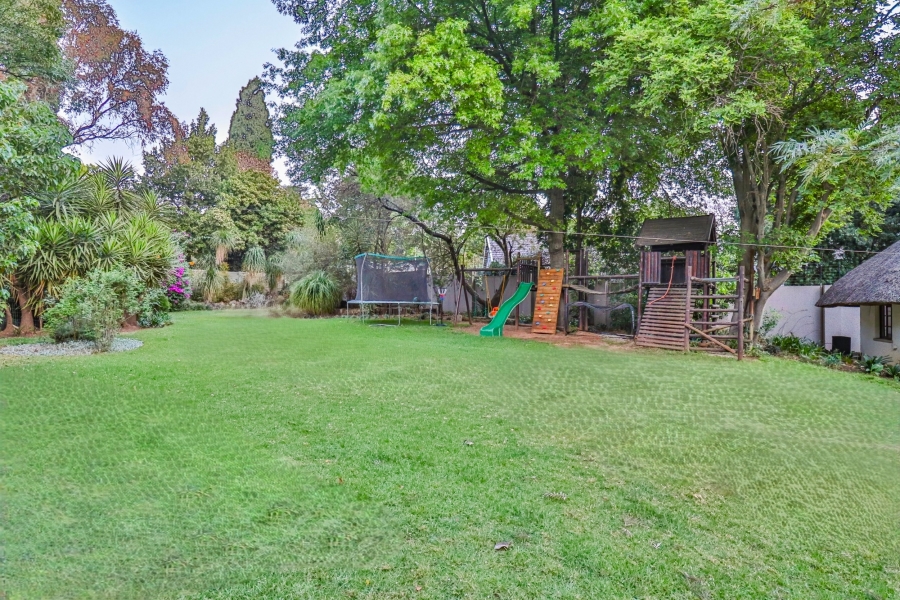 5 Bedroom Property for Sale in Hurlingham Gauteng