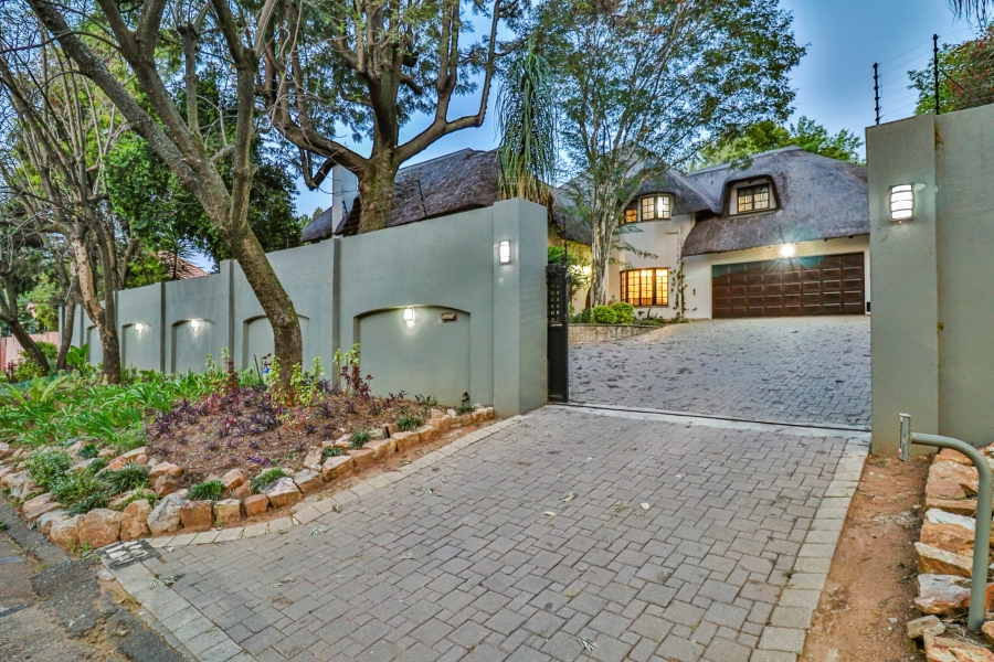 5 Bedroom Property for Sale in Hurlingham Gauteng