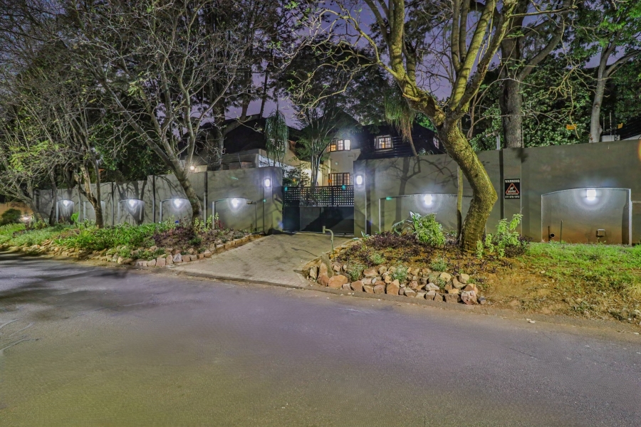 5 Bedroom Property for Sale in Hurlingham Gauteng