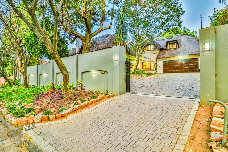 5 Bedroom Property for Sale in Hurlingham Gauteng