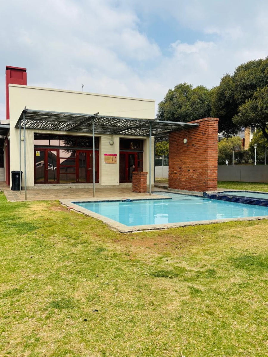 2 Bedroom Property for Sale in Noordwyk Gauteng