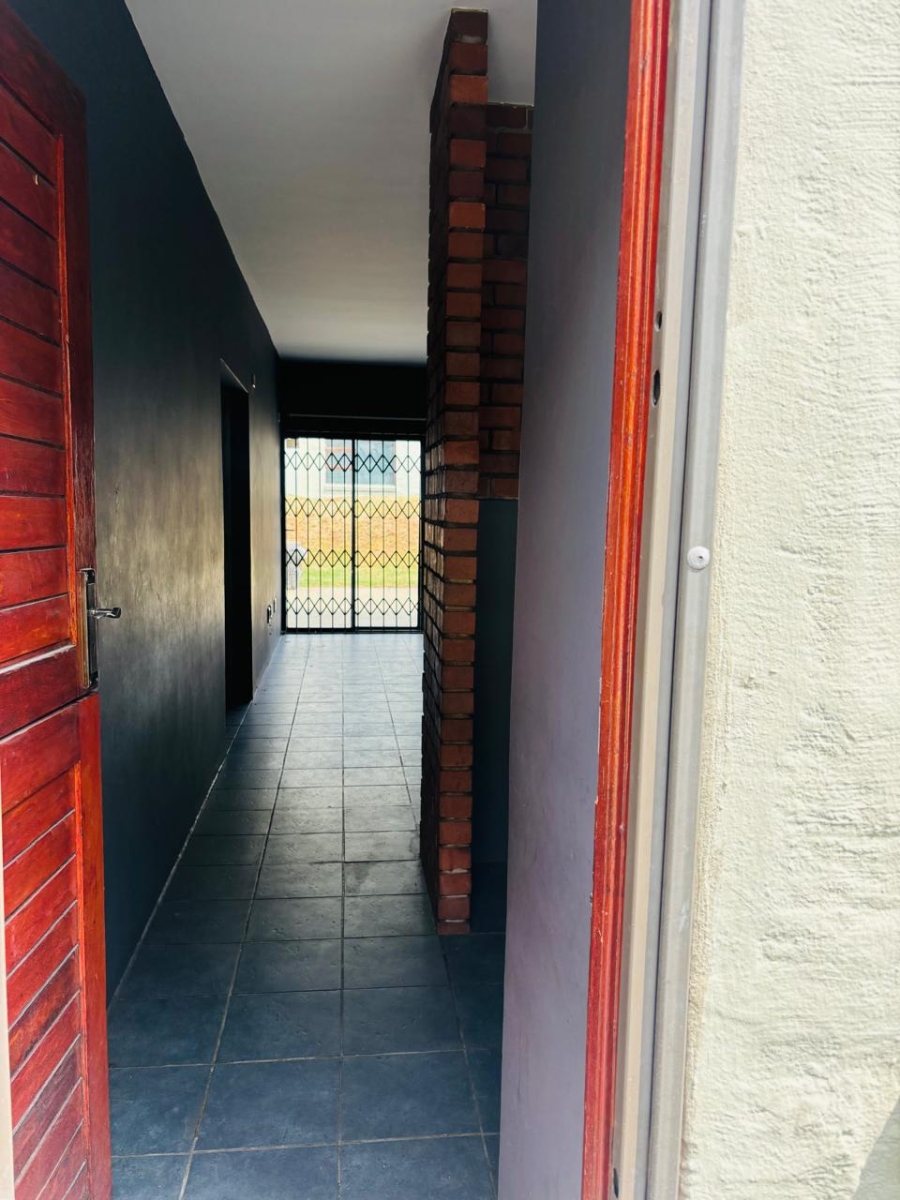 2 Bedroom Property for Sale in Noordwyk Gauteng