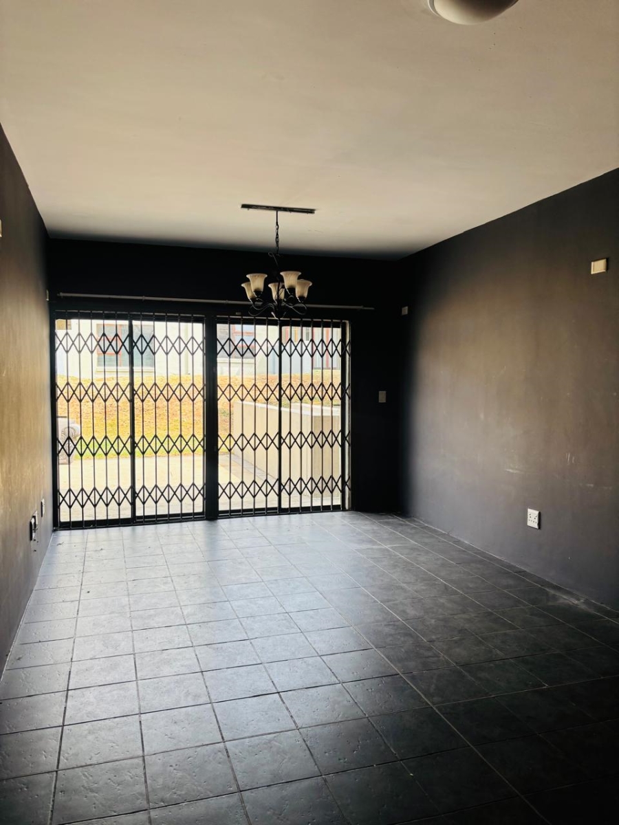 2 Bedroom Property for Sale in Noordwyk Gauteng